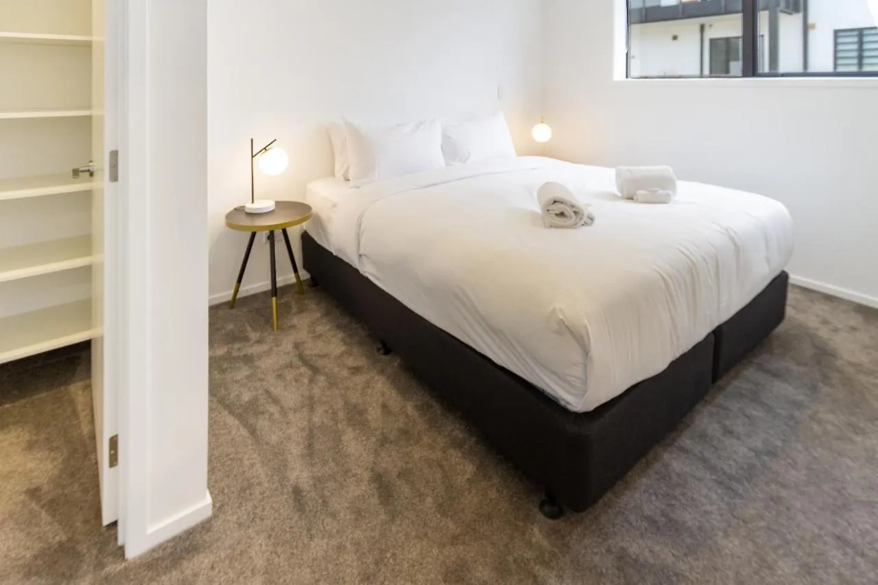 Sun Soaked Central Townhouse 2 Bed 2 Bath Christchurch Apartment